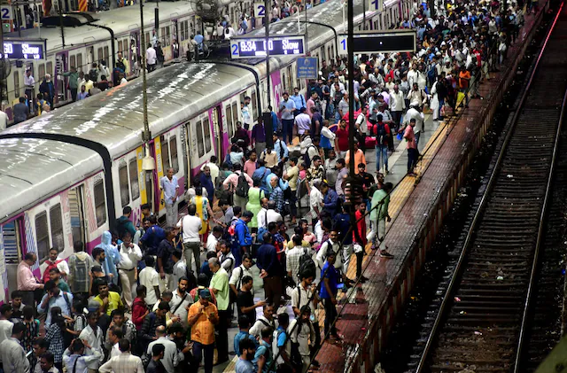 रेलवे को मिल रहे सुराग—क्या लोखंडी रॉड बनी दुर्घटना का कारण?
